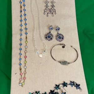 Lot of miscellaneous costume jewelry